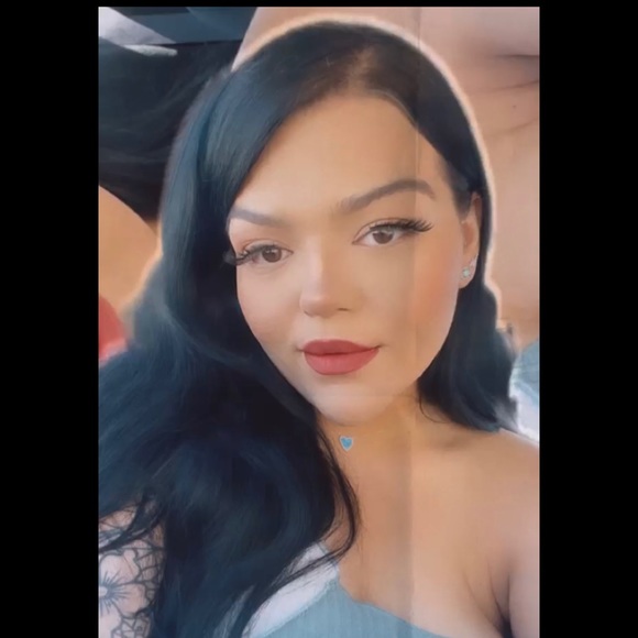 Meet your Posher, Adriana - Picture 3 of 5